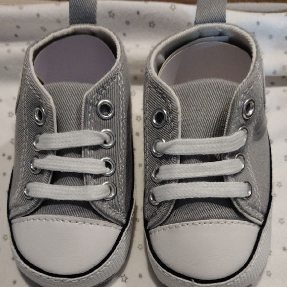 Stylish Black and Gray Kids Sneakers - Picture 2 of 10